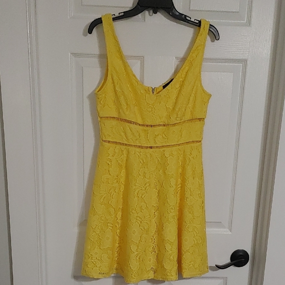 bebop Yellow Lace Sundress - Women sz Lg Laser-cut detail to waistline Lined EUC